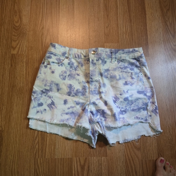 Wild Fable Blue and White Floral Jean Shorts - Picture 3 of 6